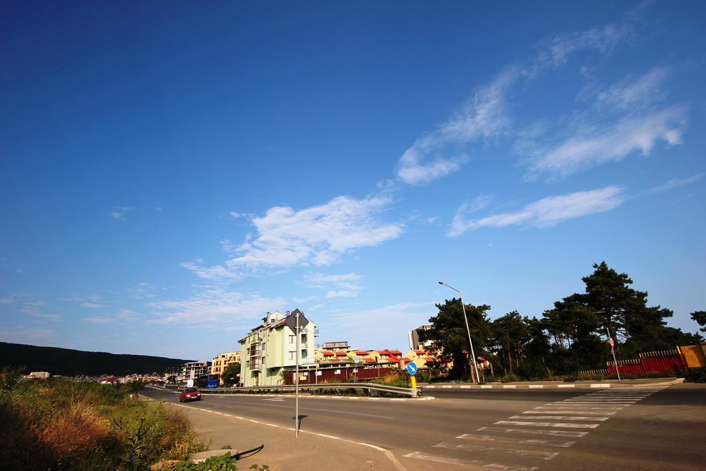Menada Butterfly Apartment Sveti Vlas Exterior photo