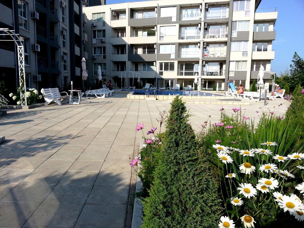 Menada Butterfly Apartment Sveti Vlas Exterior photo